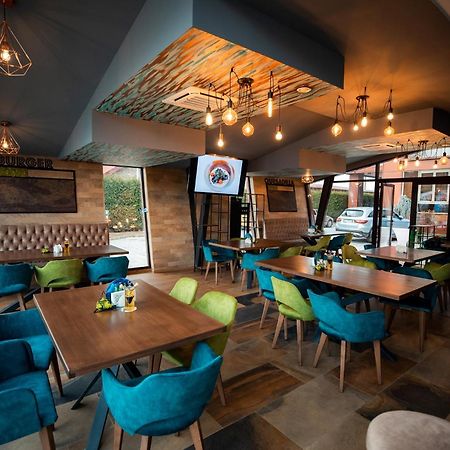 Hotel Grandis Apulum Mioveni Екстериор снимка