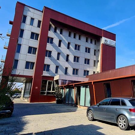 Hotel Grandis Apulum Mioveni Екстериор снимка