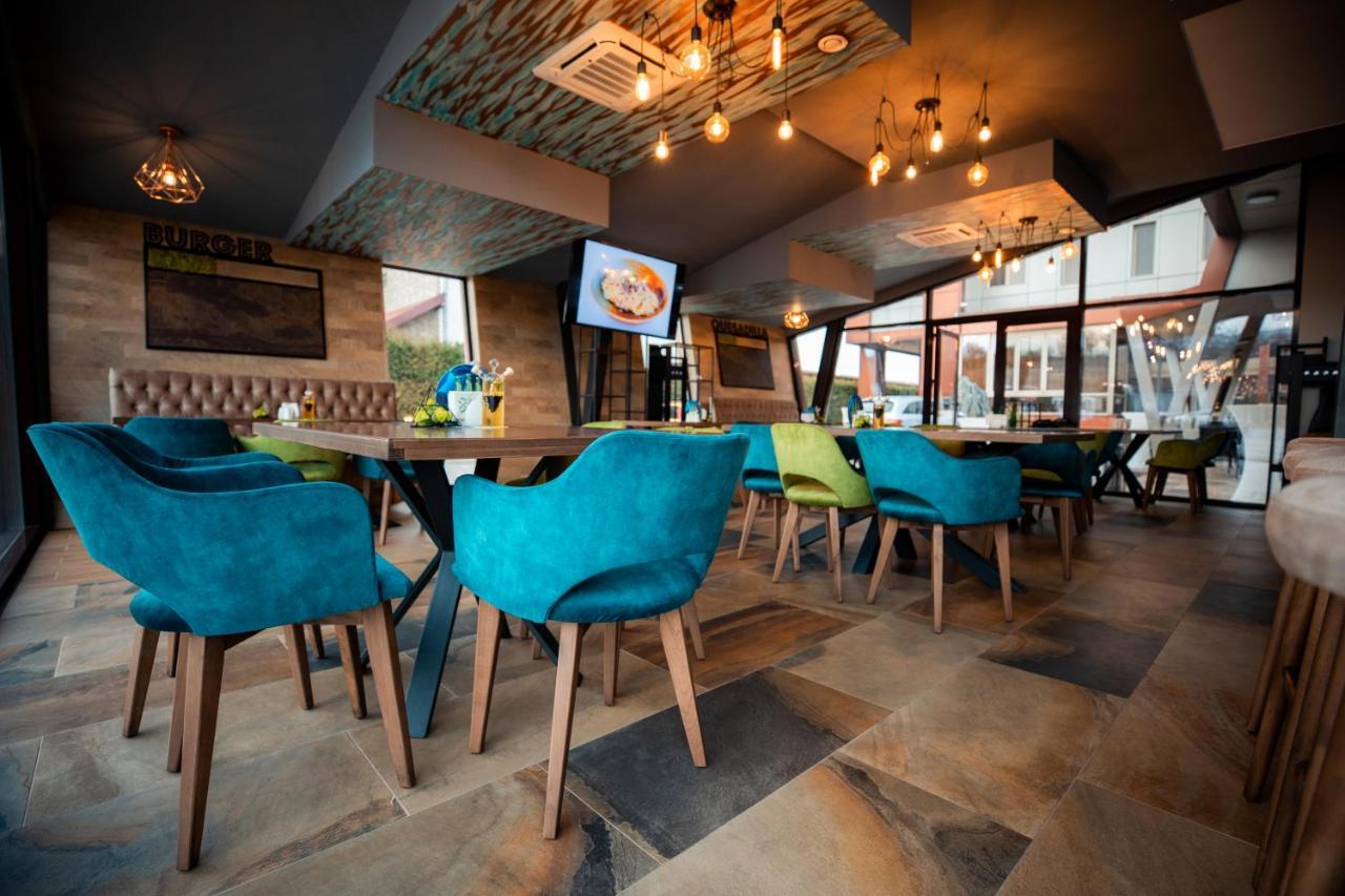 Hotel Grandis Apulum Mioveni Екстериор снимка