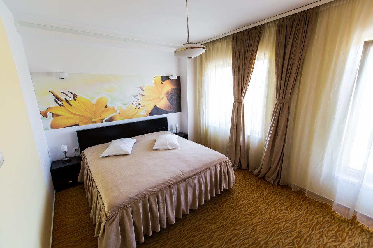 Hotel Grandis Apulum Mioveni Екстериор снимка