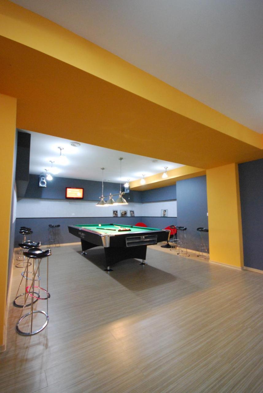 Hotel Grandis Apulum Mioveni Екстериор снимка