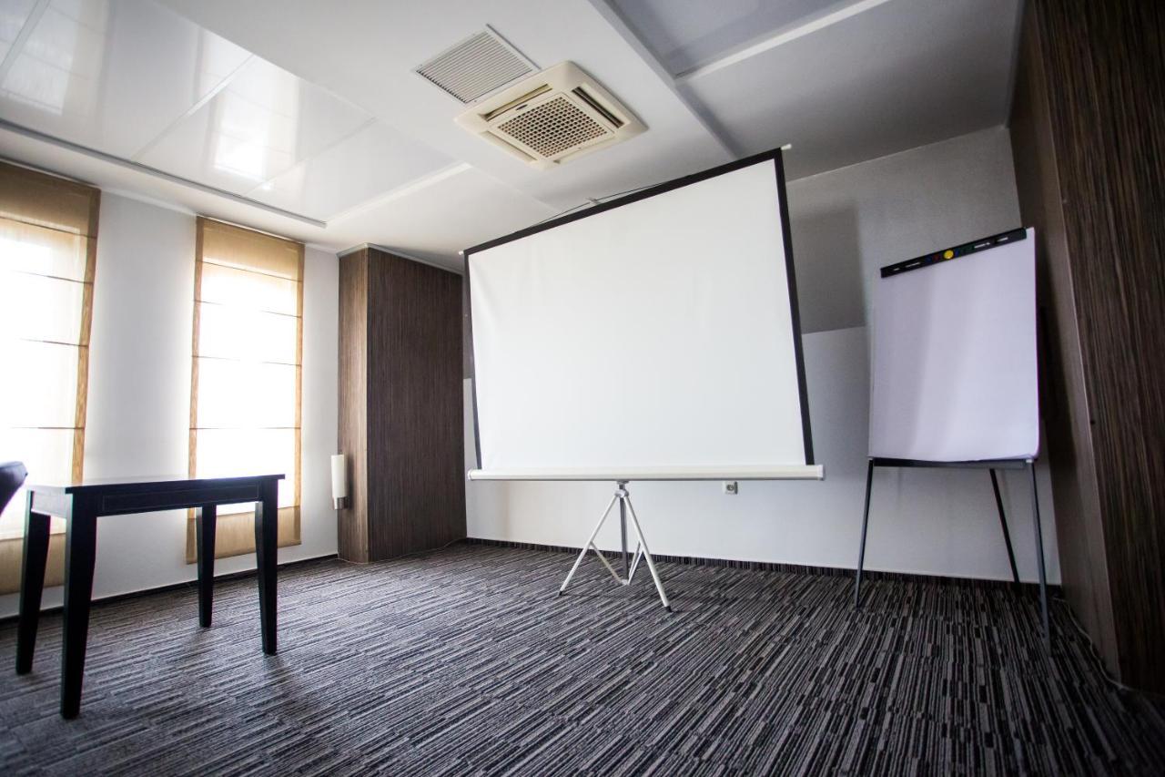 Hotel Grandis Apulum Mioveni Екстериор снимка